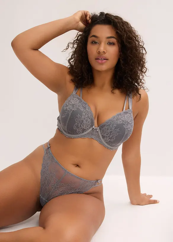 Tangatruse med string i fint blondemateriale, bonprix