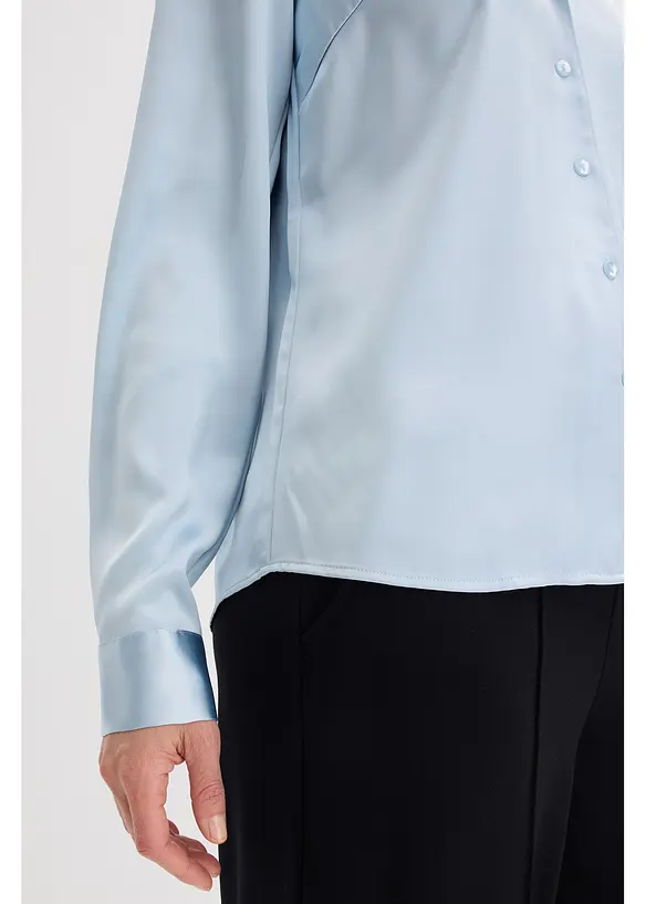 Bluse av fin sateng, bonprix