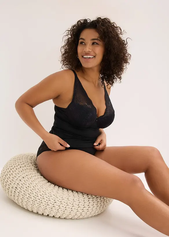 Shape BH-topp med vatterte cuper og blonder, middels formende, bonprix