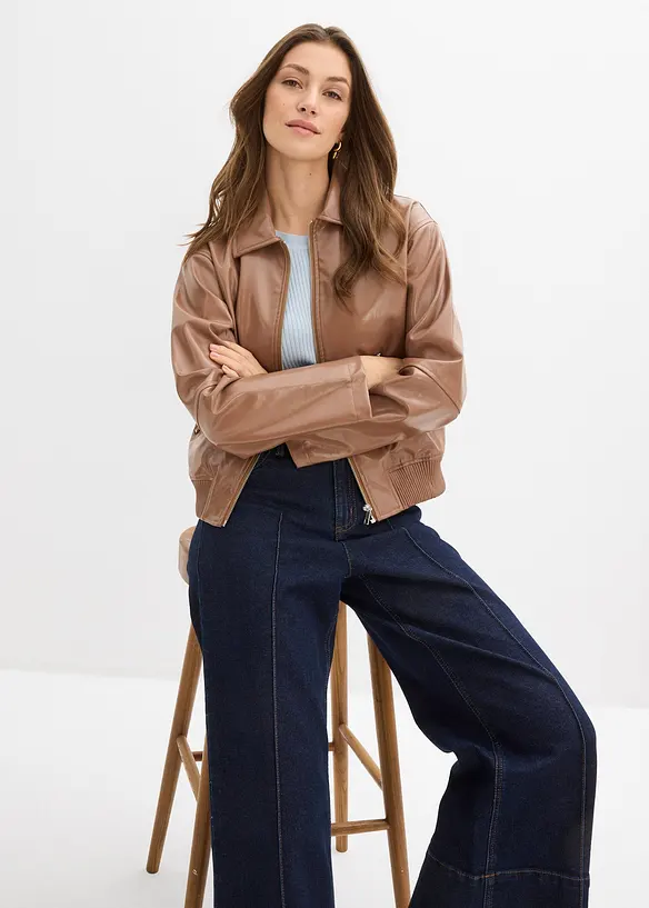 Kort jakke i imitert skinn, bonprix