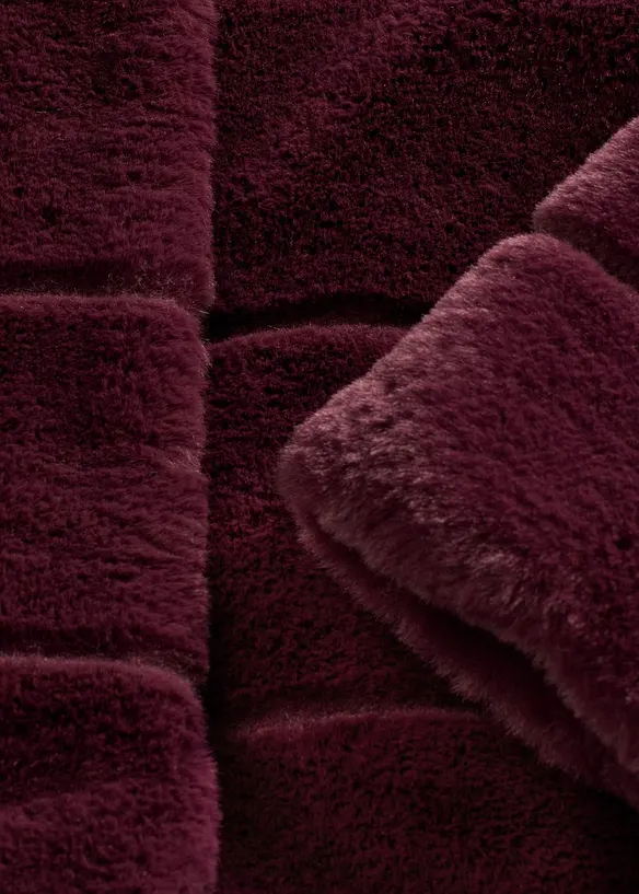 K&aring;pe av fuskepels, bonprix