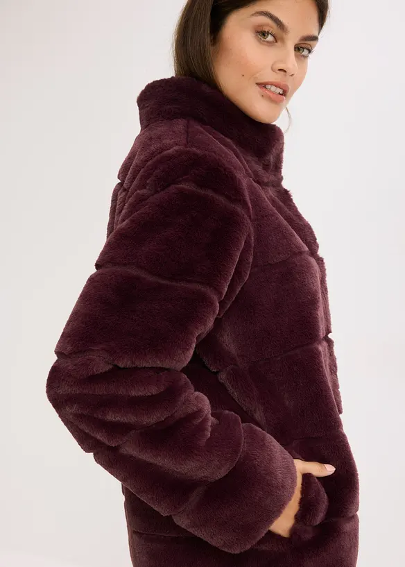 K&aring;pe av fuskepels, bonprix