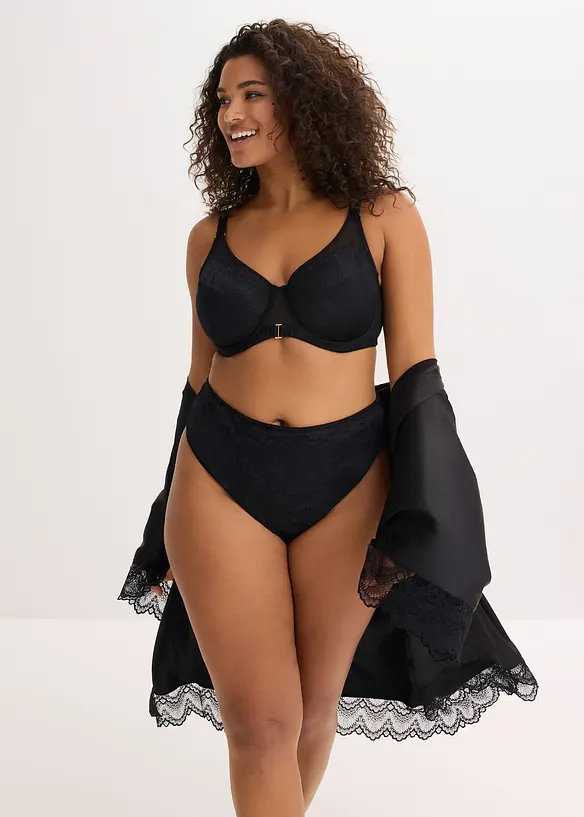 Stringtruse med h&oslash;y midje og nydelige blonder, bonprix