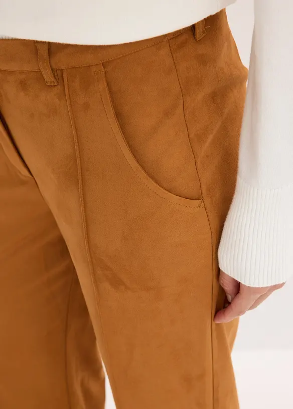 Flared bukse i imitert, semsket skinn, bonprix