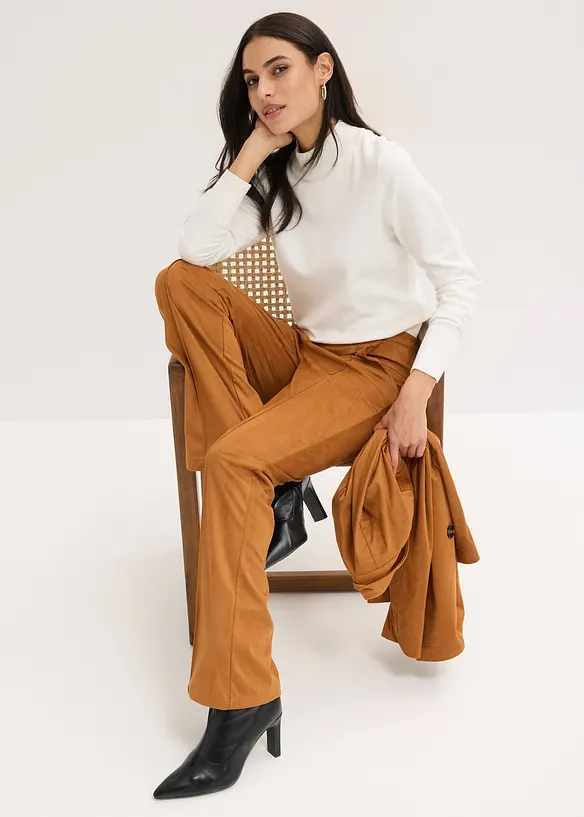 Flared bukse i imitert, semsket skinn, bonprix