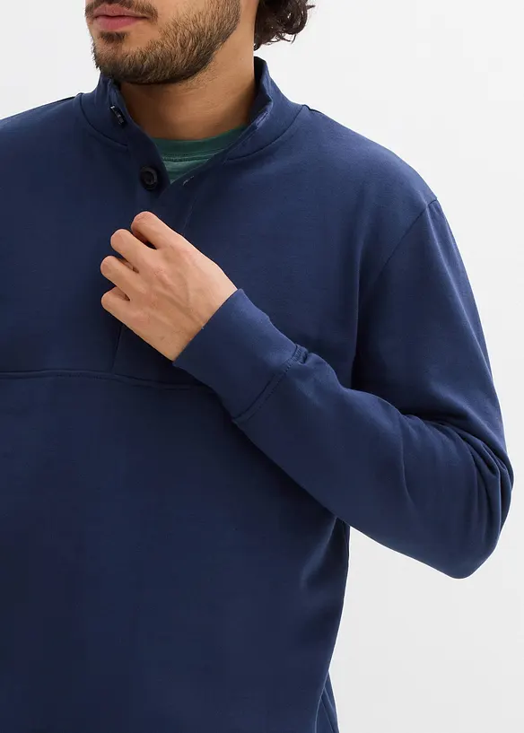 Sweatshirt i 100% &oslash;kologisk bomull med knappestolpe, bonprix