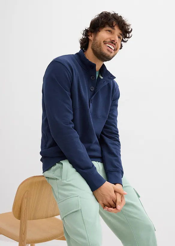 Sweatshirt i 100% &oslash;kologisk bomull med knappestolpe, bonprix