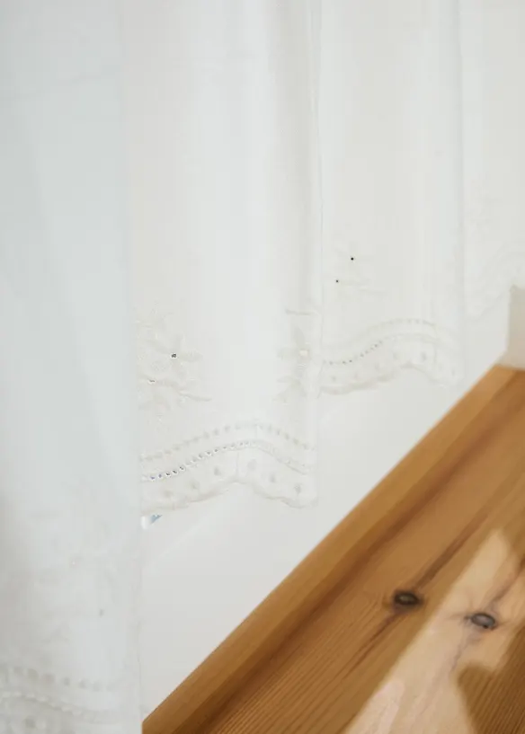 Gardinkappe i &oslash;kologisk bomull med broderi, bonprix