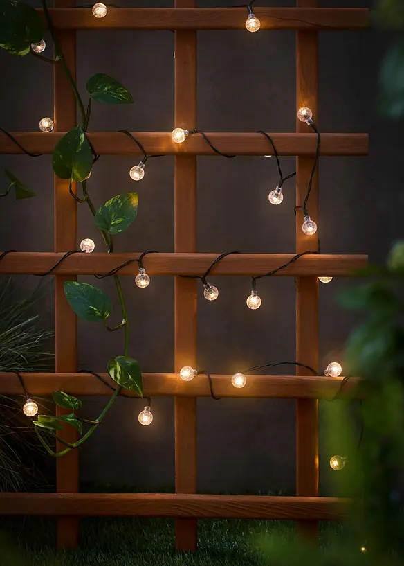 Solcelledrevet lyskjede med 50 sm&aring; LED-kuler, bonprix