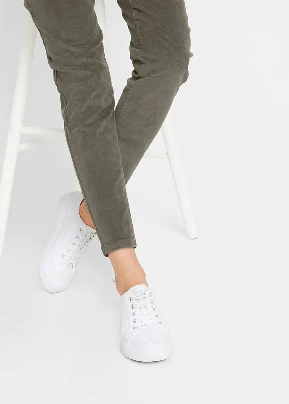 Kordfl&oslash;yelsbukse med komfortlinning, bonprix