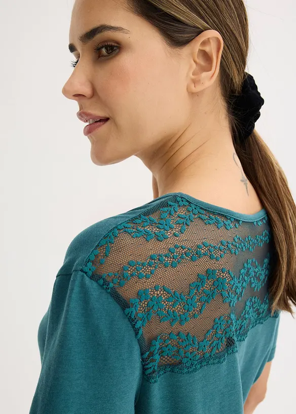 Pyjamas med viskose og blonde, bonprix