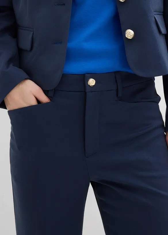 7/8-bukse med utsvingte ben og dekorativ knapp, bonprix