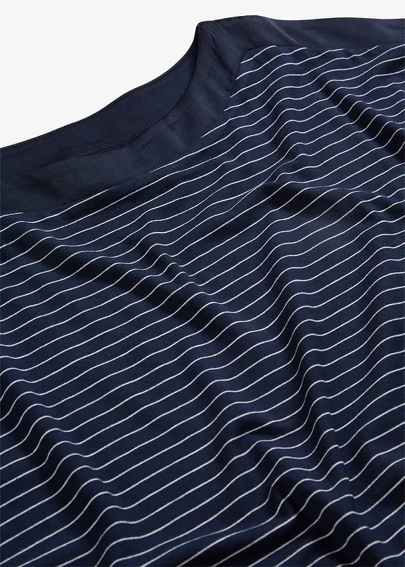 Topp i lett viskose med besetning i sateng, bonprix