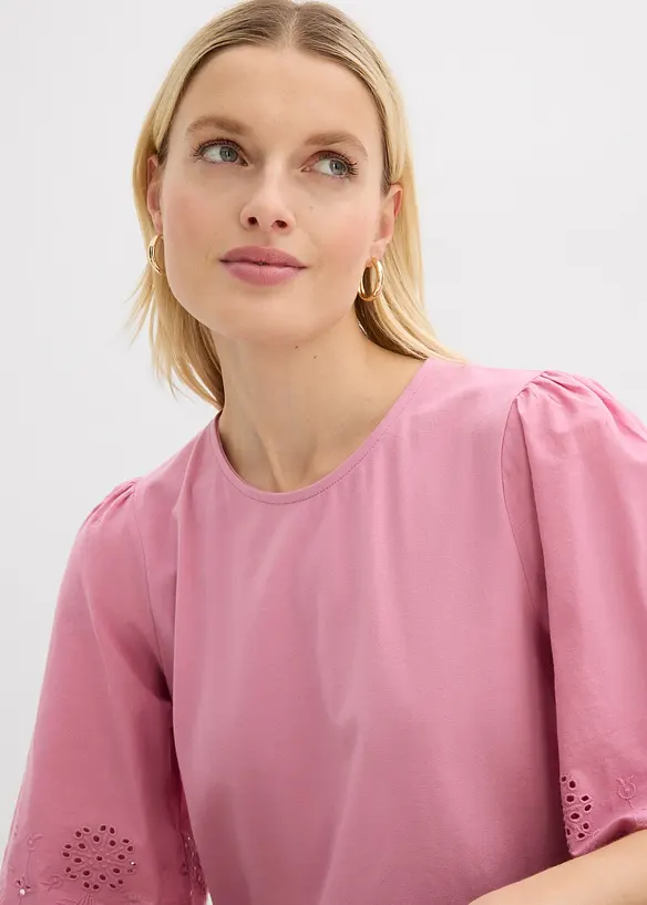 Topp med hullbroderier, bonprix