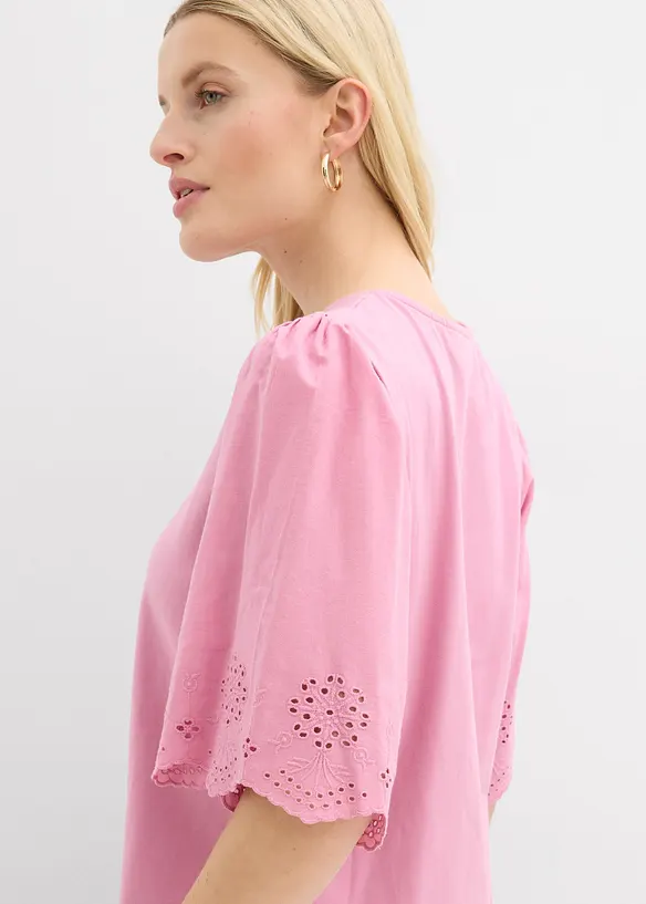 Topp med hullbroderier, bonprix