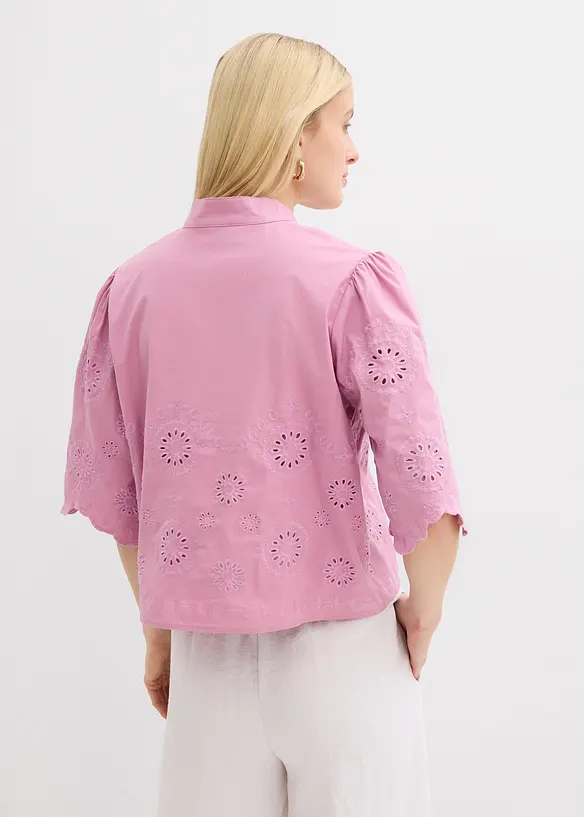 Kort bluse med hullbroderi, bonprix