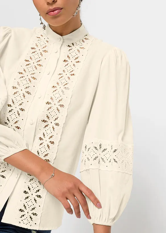 Bluse i myk viskosemiks med blonder, bonprix