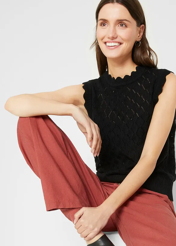 Strikket vest i bomullsmiks med hullm&oslash;nster, bonprix