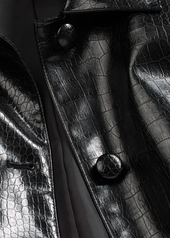 Kort jakke i imitert skinn med glossy, preget krokodillem&oslash;nster, bonprix