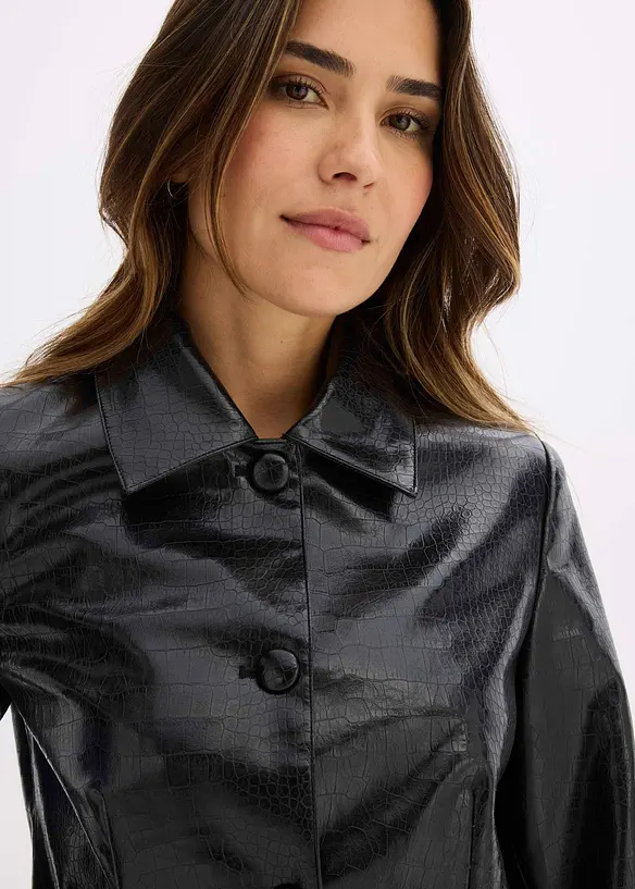 Kort jakke i imitert skinn med glossy, preget krokodillem&oslash;nster, bonprix