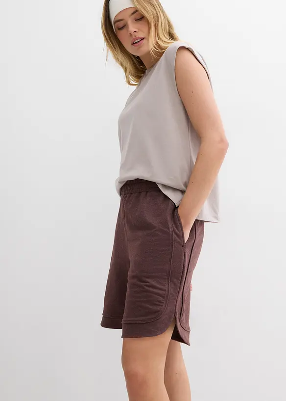Sweatshorts i formstabil bomullsmiks og vid modell, bonprix