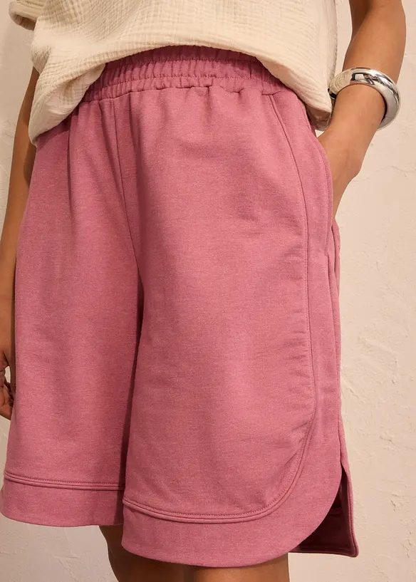 Sweatshorts i formstabil bomullsmiks og vid modell, bonprix