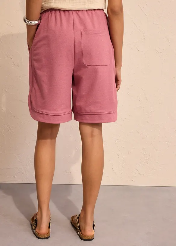 Sweatshorts i formstabil bomullsmiks og vid modell, bonprix