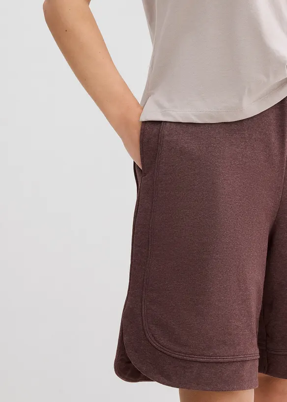 Sweatshorts i formstabil bomullsmiks og vid modell, bonprix