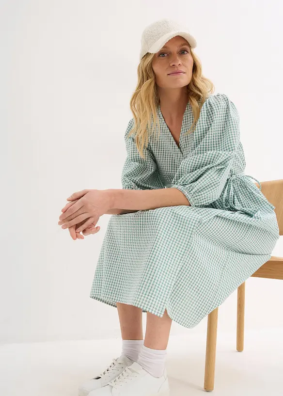 Omslagskjole i strukturmateriale, bonprix