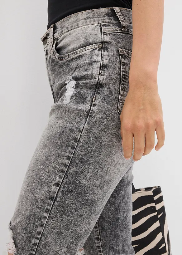 High Waist-mom-jeans med destroyed-effekt, bonprix