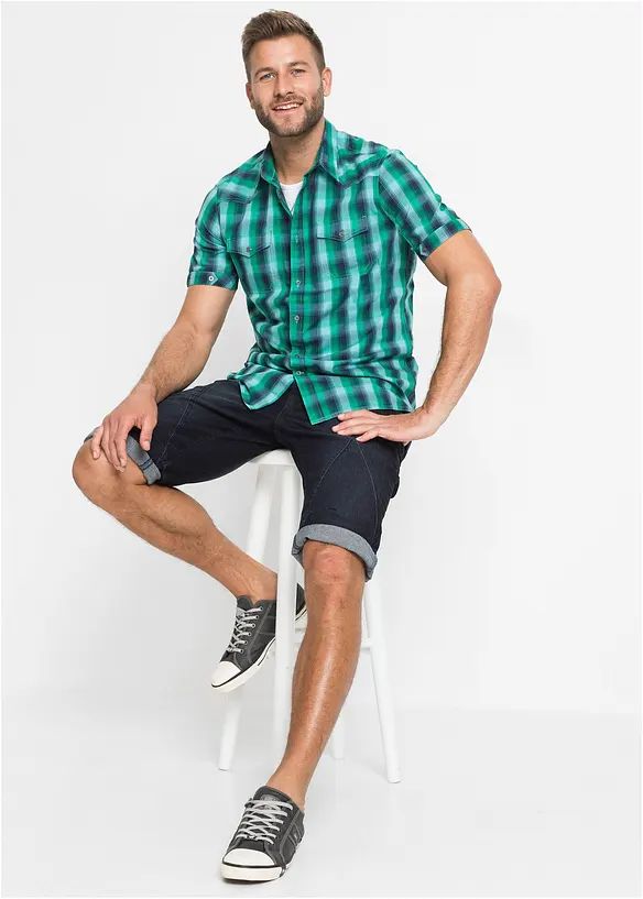 Kortermet skjorte med p&aring;sydde lommer, bonprix