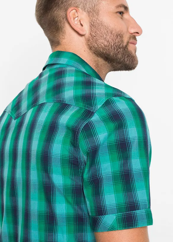 Kortermet skjorte med p&aring;sydde lommer, bonprix