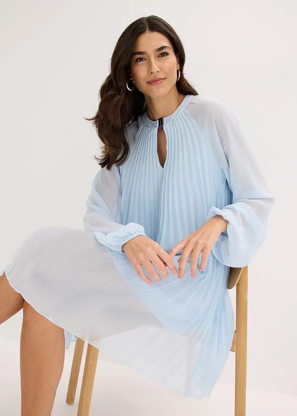 Minikjole i lett chiffon med pliss&eacute;folder, bonprix