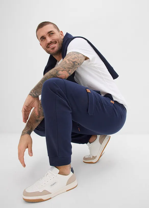 Joggebukse i 100% &oslash;kologisk bomull og cargomodell, bonprix