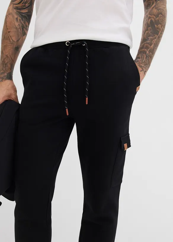 Joggebukse i 100% &oslash;kologisk bomull og cargomodell, bonprix