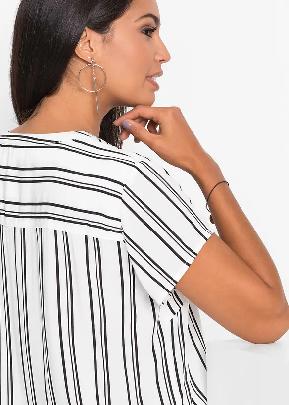 Kortermet bluse i 100% viskose, bonprix
