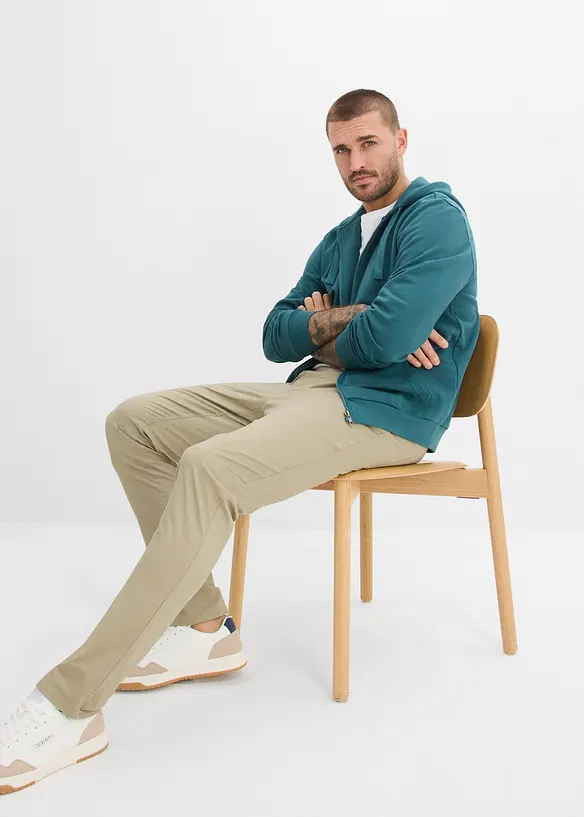 Komfortabel slip on-bukse i Regular Fit med kontrastfarget snor, bonprix