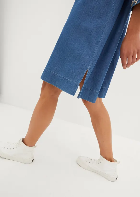 Denimkjole med broderier, bonprix