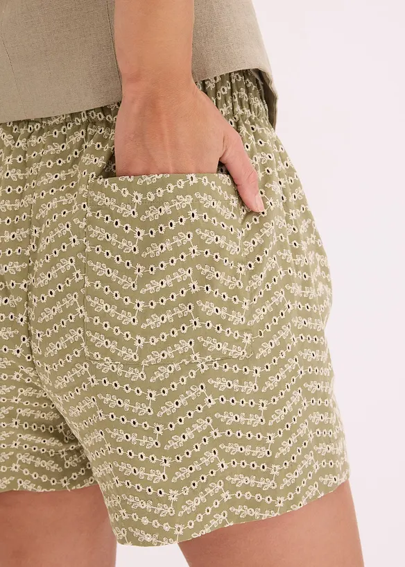Shorts med hullbroderier, bonprix