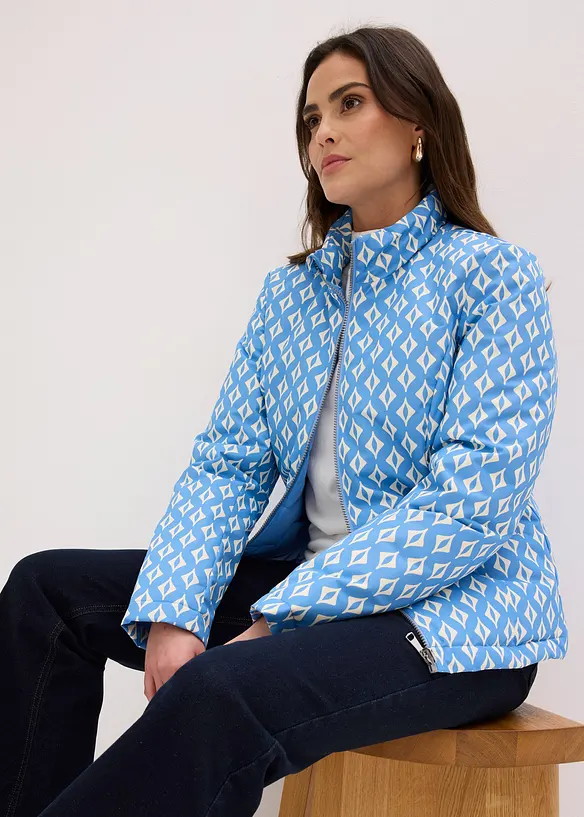 Lett, vendbar og vattert jakke med trykk, bonprix