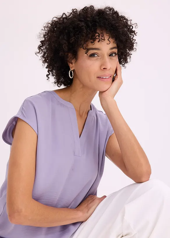 Kortermet satengtunika i ledig modell med lave skulders&oslash;mmer, bonprix