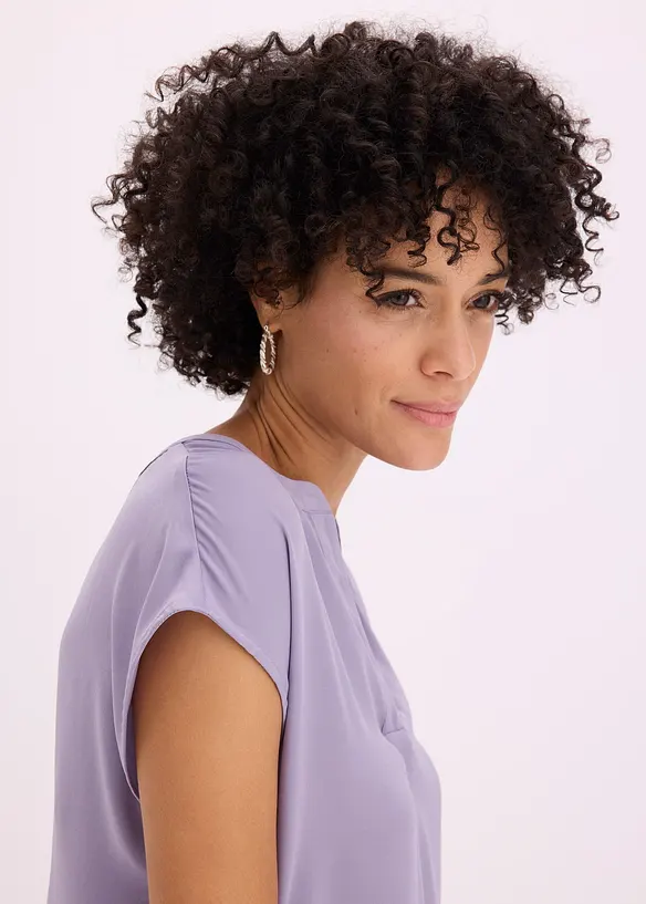 Kortermet satengtunika i ledig modell med lave skulders&oslash;mmer, bonprix