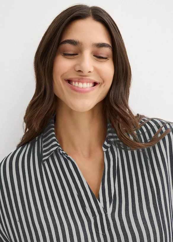 Kortermet bluse i lett viskose, bonprix