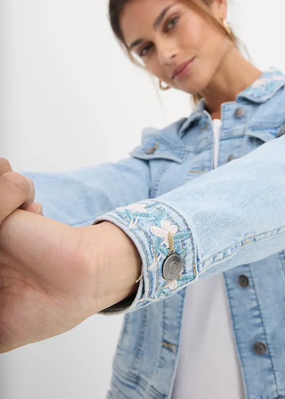Jeansjakke med broderi, bonprix