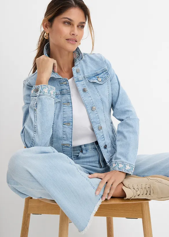 Jeansjakke med broderi, bonprix