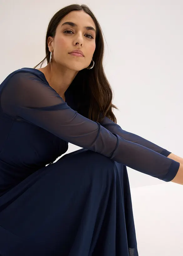 Selskapskjole av delikat tyll med stenapplikasjon, bonprix