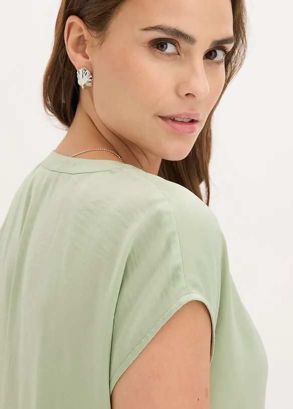 Kortermet satengtunika i ledig modell med lave skulders&oslash;mmer, bonprix