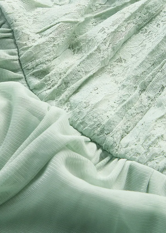 High-low-kjole av delikat tyll og blonde, bonprix