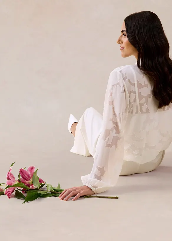 Sl&oslash;yfe-bluse med broderi, bonprix