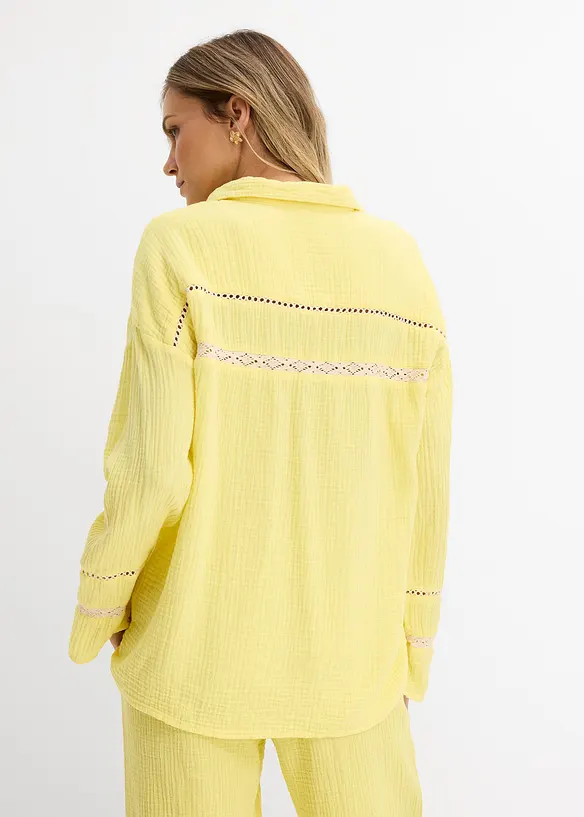 Skjorte i musselin med blondeinnfellinger, bonprix